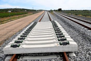 Adif adjudica el suministro de balasto y traviesas para la renovaci�n de la l�nea Zafra-Huelva�