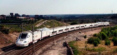 El AVE Madrid-Galicia transporta a 383.769 viajeros en sus tres primeros meses