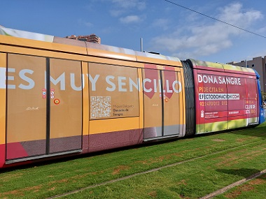 El tranv�a de Tenerife colabora en la nueva campa�a canaria de donaci�n de sangre