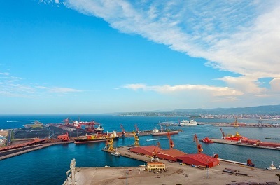 El Puerto de Gij�n licita la renovaci�n de la v�a trasera de los muelles de la Osa