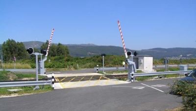 Adif adaptar� 93 pasos a nivel en las redes de ancho convencional y m�trico