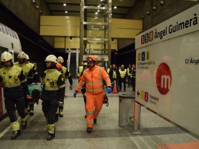 Simulacro de un ataque terrorista con rehenes en la estacin de ngel Guimer de Metrovalencia