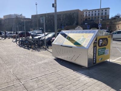 Las estaciones de C�diz  y M�laga estrenan aparcamientos seguros para bicicletas