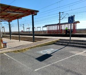 Construcci�n de un paso inferior accesible entre andenes en la estaci�n de Cantillana, Sevilla