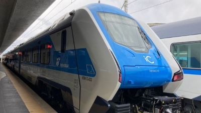 Trenitalia presenta un nuevo tren equipado con tracci�n di�sel, el�ctrica y de bater�as