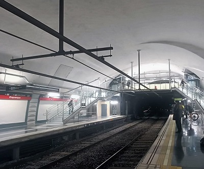El intercambiador Plaza Espa�a estrena pasarela entre andenes de la l�nea 1 del metro de Barcelona