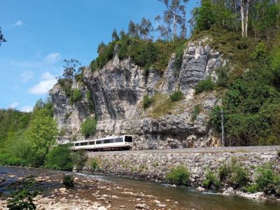 Refuerzo de un talud en l�nea Santander-Cabez�n de la Sal