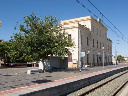 Adaptaci�n de siete estaciones del corredor Zaragoza-Tarragona al tr�fico de trenes de mercanc�as