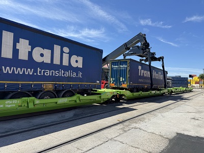 Primeras pruebas con los vagones de la autopista ferroviaria entre Madrid y Valencia