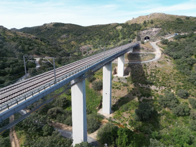 Adif licitará un nuevo contrato para renovar traviesas en la línea de alta velocidad Madrid-Sevilla