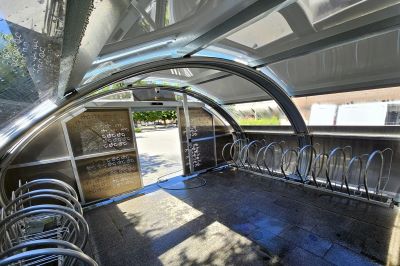 Metro de Granada instala 78 aparcamientos seguros para bicicletas y patinetes en tres de sus estaciones