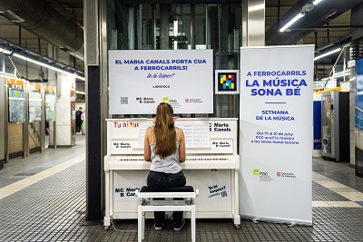 Un piano en la estaci�n de Plaza Espa�a, de FGC, para celebrar el D�a Mundial de la M�sica