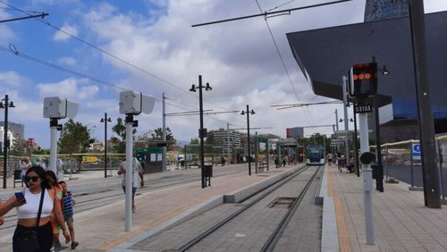 Empiezan las pruebas del tranv�a de Barcelona por la Diagonal