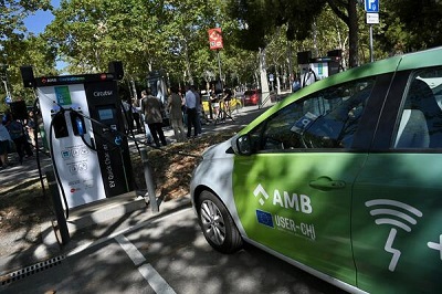 Una nueva electrolinera emplea la energía de frenado del metro de Barcelona