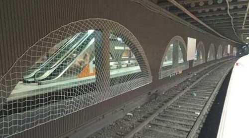 Se reducen un 75 por ciento las incidencias por cruce de v�as en la estaci�n de Catalunya de Metro de Barcelona
