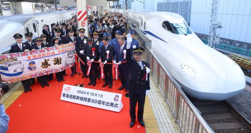 El tren Tokaido Shinkansen cumple sesenta a�os
