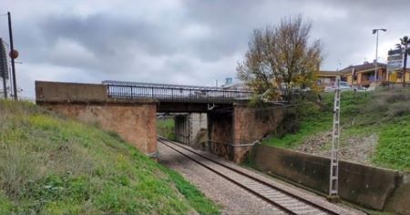 Obras para adaptar a servicios de Autopista Ferroviaria 46 pasos superiores entre Málaga y Ciudad Real