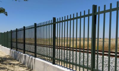 Nuevos vallados para mejorar la seguridad de la infraestructura y las personas en la línea Betanzos-Ferrol