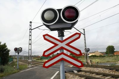 Adjudicada la mejora de la protecci�n de once pasos a nivel en la provincia de Badajoz 