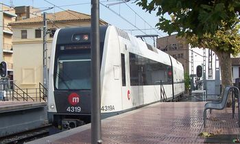 Metrovalencia completa la adecuación del espacio reservado en los trenes para los viajeros en silla de ruedas
