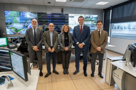 Tres tranv�as extra largos para atender el aumento de la demanda de Vitoria