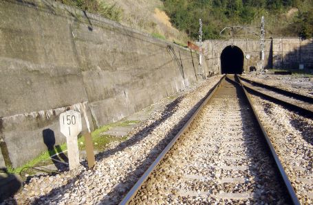 Renovaci�n integral de los t�neles de Villabona, en Asturias