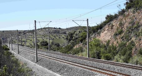 A licitación el mantenimiento de las líneas de alta tensión que alimentan la red convencional y de alta velocidad