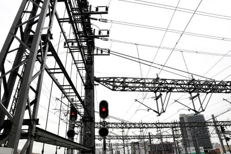 Se licitan dos contratos para suministrar energía eléctrica verde a las instalaciones de Adif