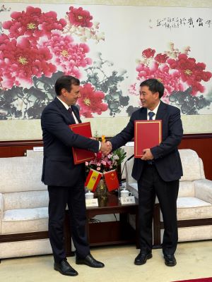 Adif firma un protocolo de colaboración con los Ferrocarriles Chinos