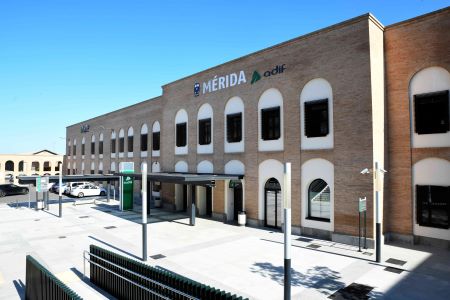 Las estaciones de Cáceres, Plasencia y Mérida estrenan establecimientos de restauración y cafetería