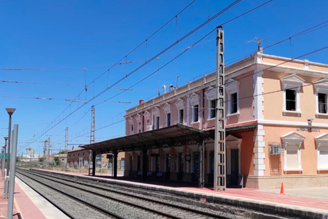 Renovaci�n de catenaria en la estaci�n de La Roda de Albacete