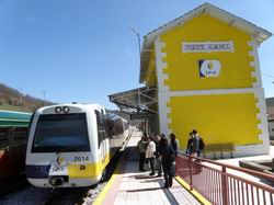 Ferrocarril de La Robla: La Junta de Castilla y Le�n y Feve renuevan su colaboraci�n para mantener servicios  