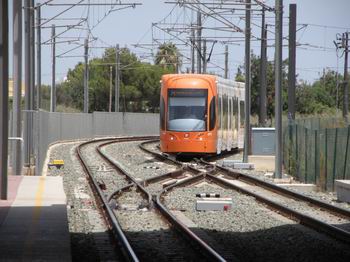 Un tercio de los usuarios del Tram de Alicante tiene vehículo propio