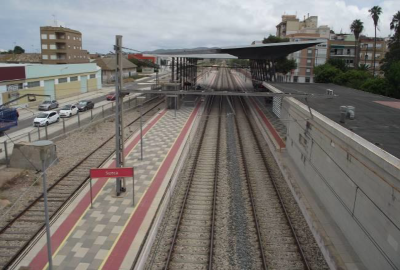Renovaci�n de v�a y catenaria entre las localidades valencianas de Silla y Cullera