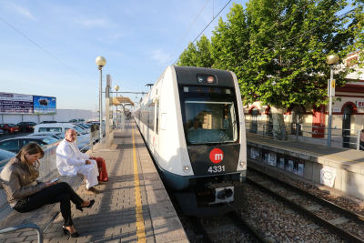 Construcci�n de un paso de peatones subterr�neo bajo la L�nea 3 de Metrovalencia