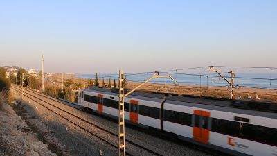 Redacci�n de un estudio de alternativas para la nueva conexi�n ferroviaria entre Castelldefels y Barcelona