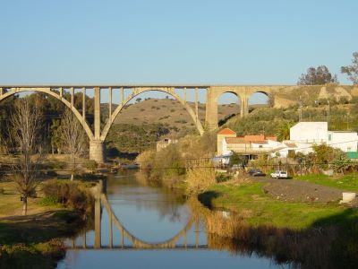 Renovaci�n de la v�a y el puente sobre el r�o Huesna en la l�nea M�rida-Los Rosales 