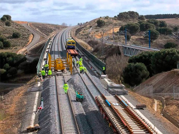 La licitación pública en obra ferroviaria se redujo un 23,9 por ciento en los nueve primeros meses del año