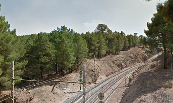 Renovaci�n de catenaria entre Santa Mar�a de la Alameda y La Ca�ada, en la l�nea convencional Madrid-Hendaya