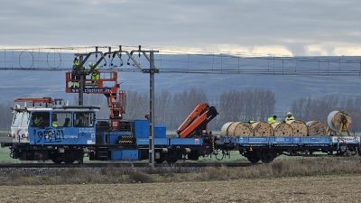 Preventive and corrective maintenance and auxiliary works of the electrification facilities (overhead contact line and traction substations). Lots 1 (Center), 5 (North) and 6 (Northeast).