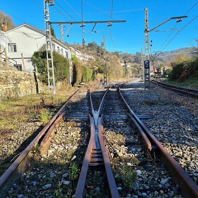 Complete track renovation on the Gijón-Laviana section of the metric gauge network in Asturias.