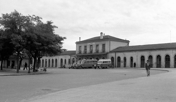 Vista de la fachada principal de la estación de Salamanca. Fotografía de Juan Bautista Cabrera