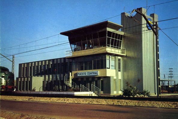 Puesto central de mando de la nueva estación de Vicálvaro en 1978. Foto Minuesa. Archivo Histórico Ferroviario