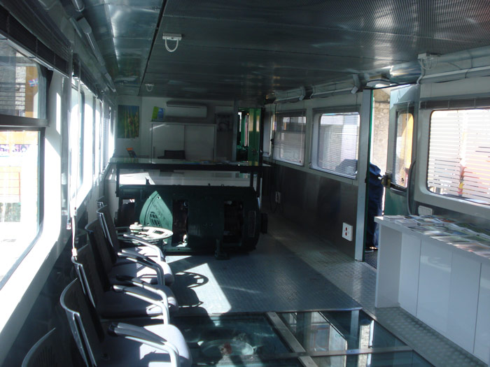 Interior de la locomotora, sin motores y convertida en oficina turística  (Foto Gonzalo Garcia)