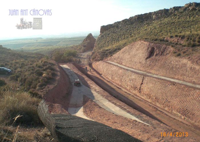 Obras de saneamiento de los taludes de salida oeste del t�nel 1