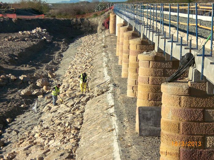 El puente de la Rambla de Nogalte, uno de los sitios más afectados, ya de nuevo listo para el servicio