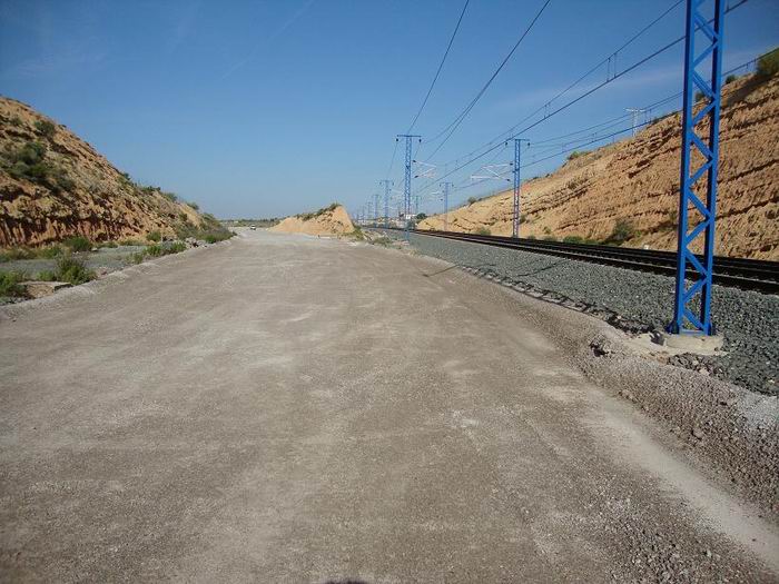 Entronque de la obra con la vía hasta ahora en servicio en la zona de Almansa