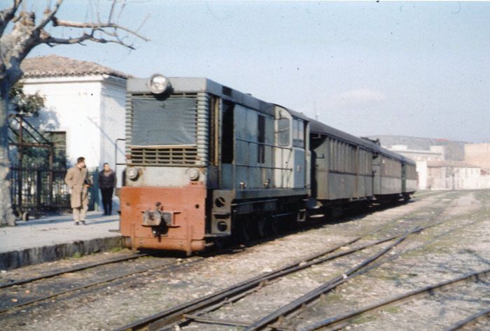 Tren de viajeros remolcado por una locomotora CAF/Batignolles. Fotografía de Jeremy Wiseman