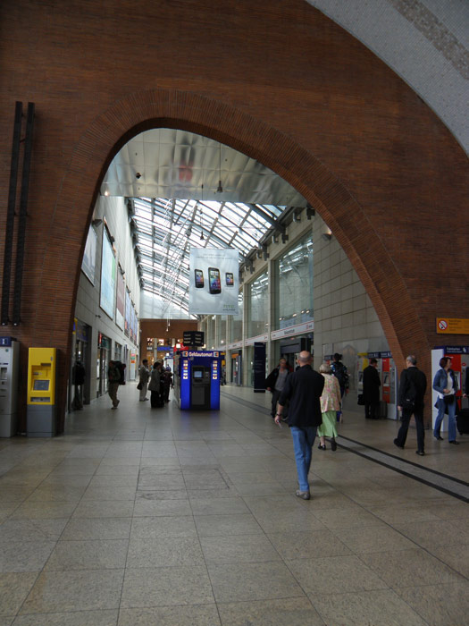 Pasaje interior del vestíbulo de la estación