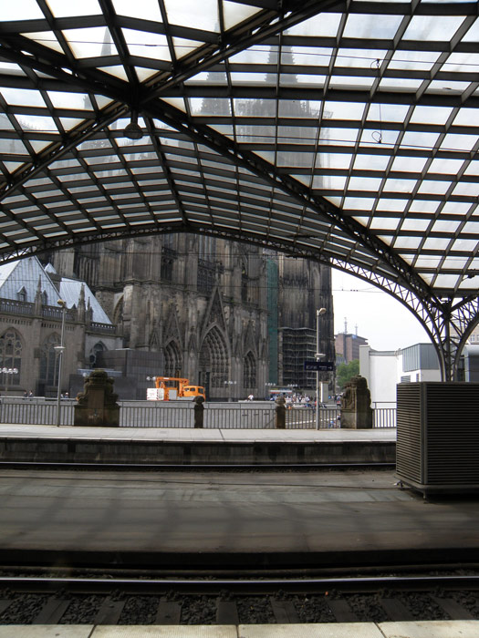 Vista de la catedral desde las marquesinas, lado Rhin, de la estación